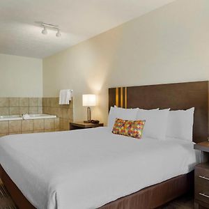 King Suite Whirlpool Non-Smoking